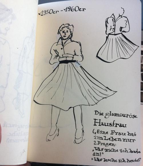 Kleid zur Zeit der 1950er bis 1960er Jahre (Tusche und Feder)